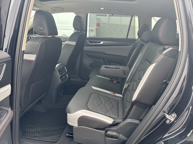 2025 Volkswagen Atlas Peak Edition SE photo 8