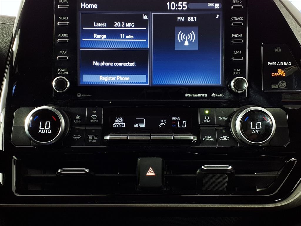 2022 Toyota Highlander LE photo 22