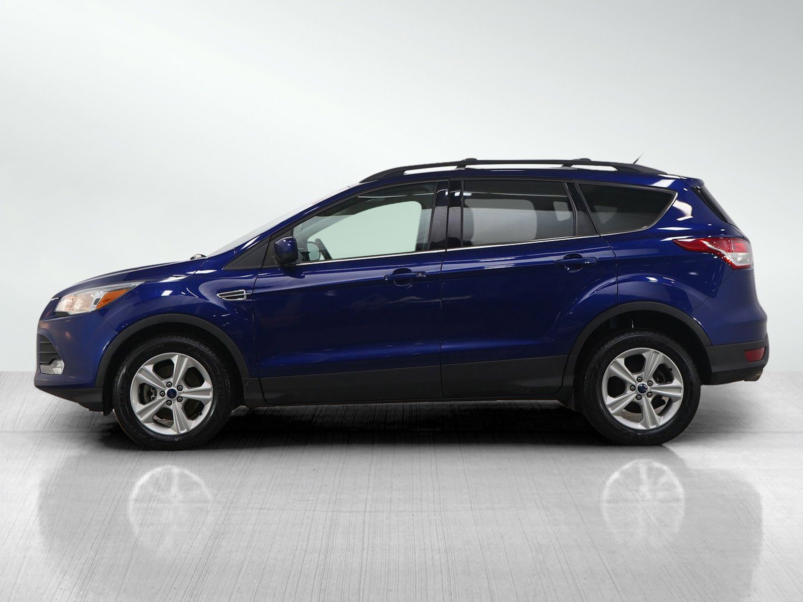 Used 2016 Ford Escape SE with VIN 1FMCU9GX3GUB39885 for sale in Burnsville, Minnesota