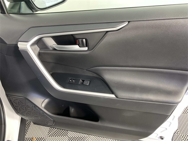 2024 Toyota RAV4 Hybrid XLE photo 23