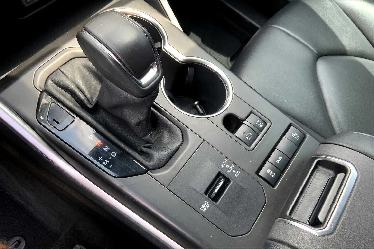 2022 Toyota Highlander XLE photo 28