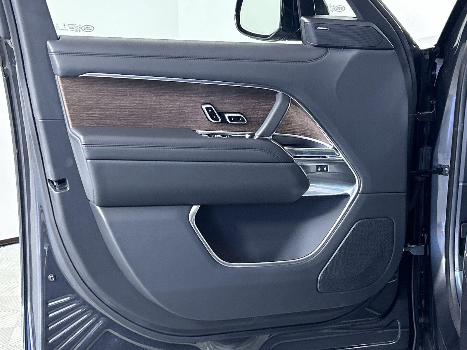 2025 Land Rover Range Rover SE photo 19