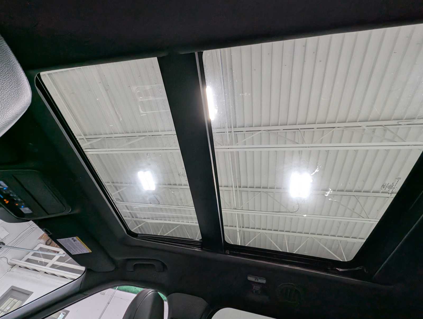 2022 Ford Explorer ST-Line photo 16