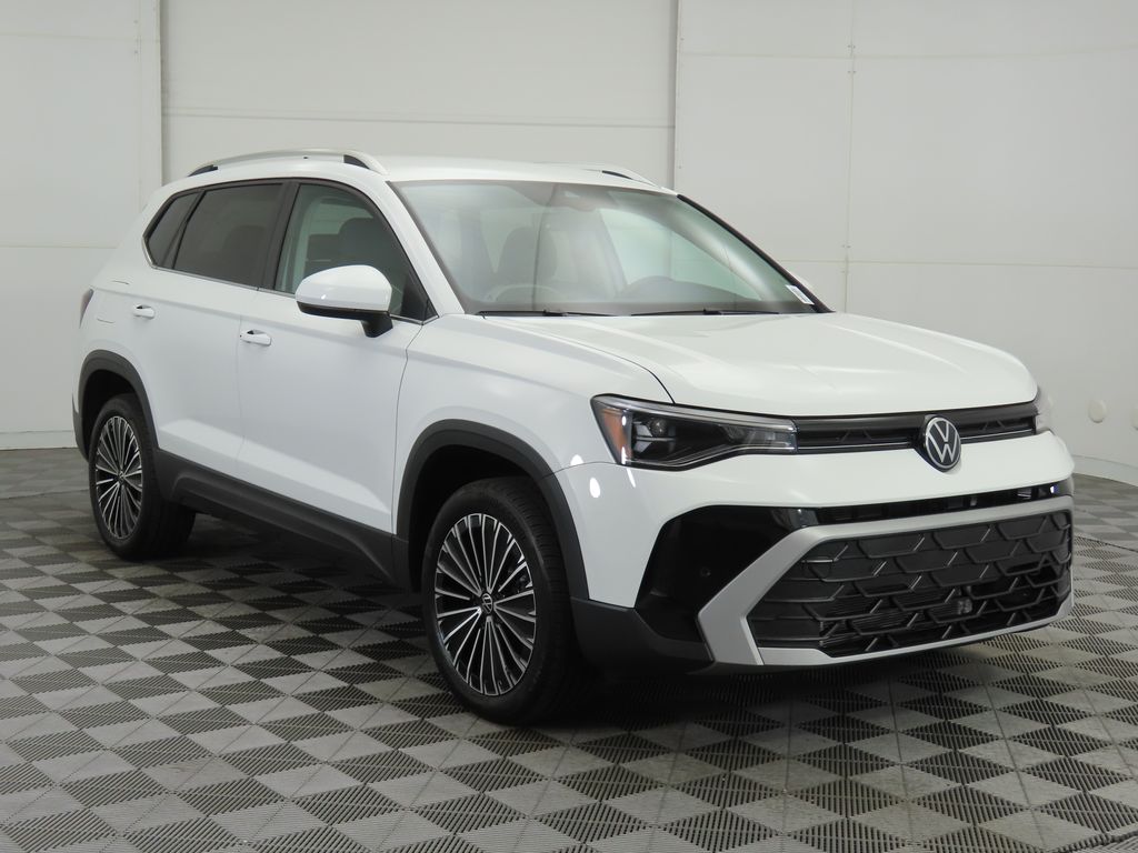 2025 Volkswagen Taos SE photo 3