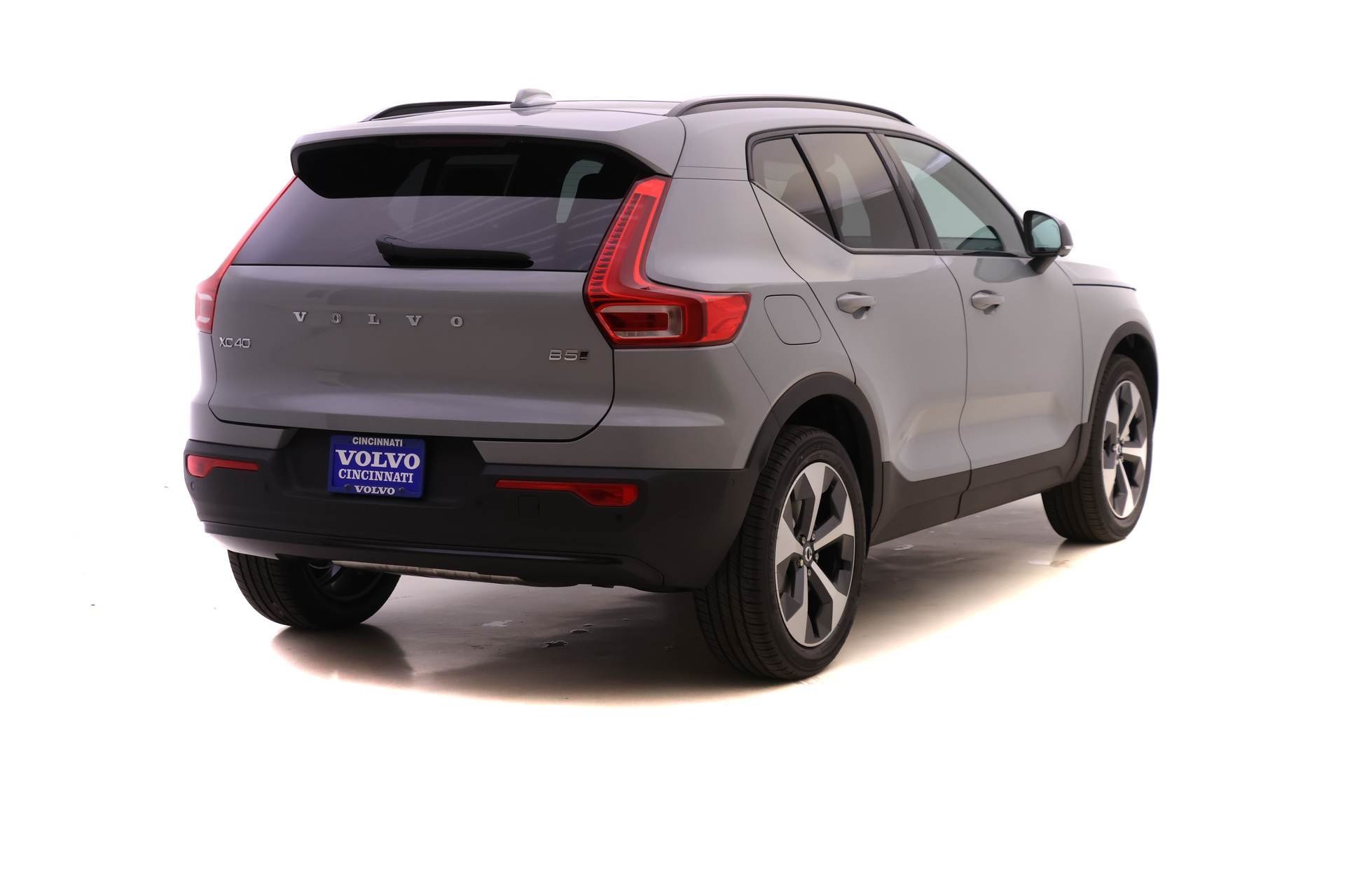 2026 Volvo XC40 Plus photo 4