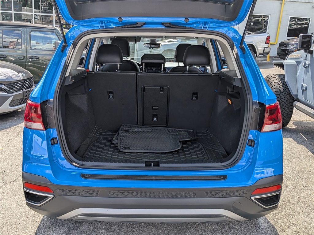 2023 Volkswagen Taos SE photo 6