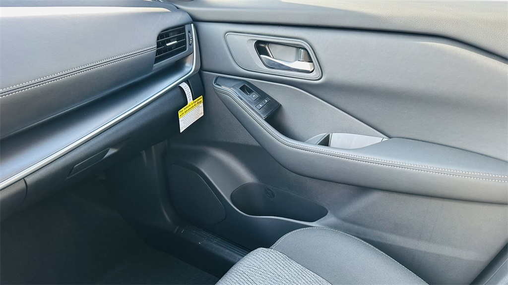 2026 Nissan Rogue S photo 24