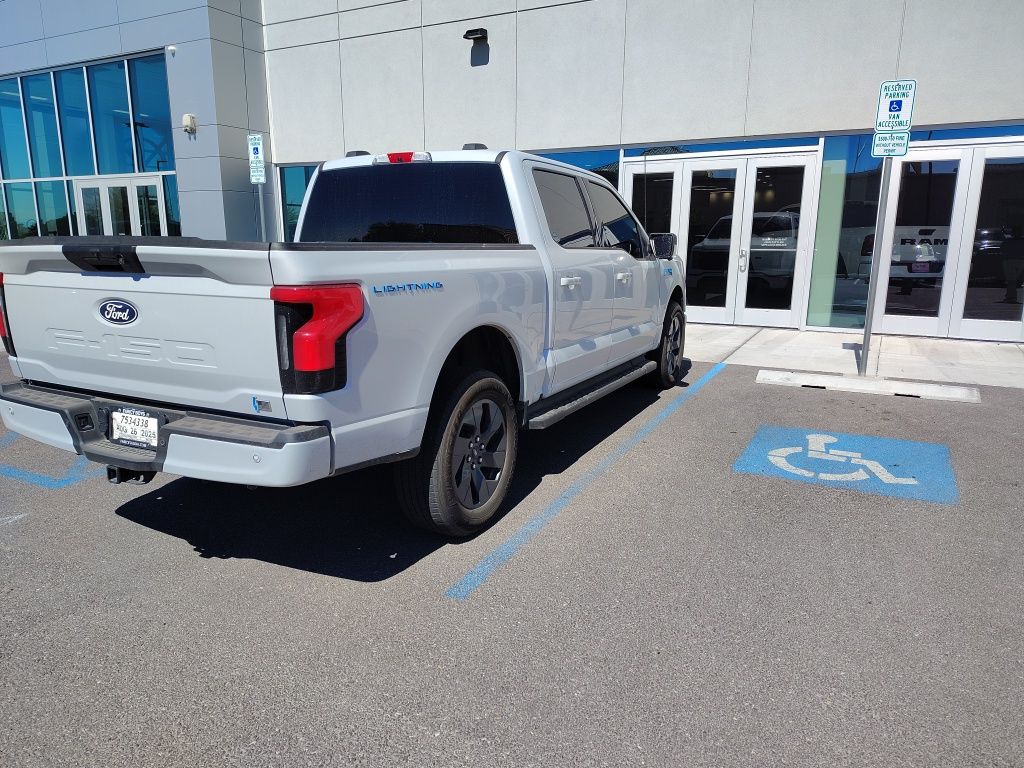 2025 Ford F-150 Lightning photo 14