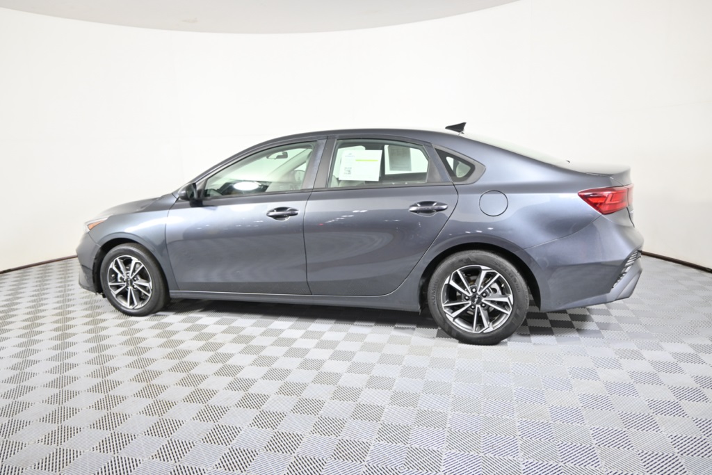 2022 Kia Forte LXS photo 3