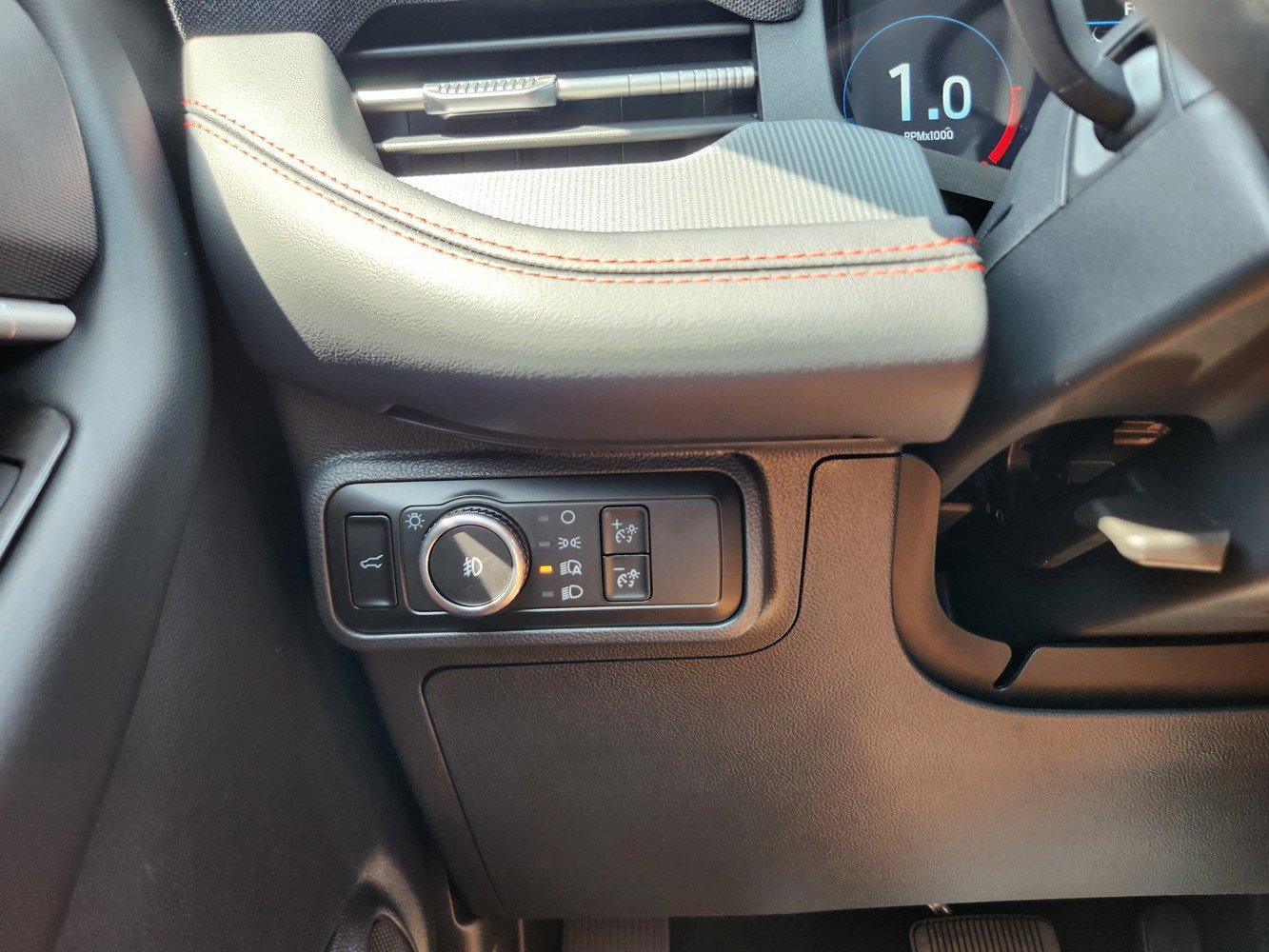2025 Ford Explorer ST photo 13