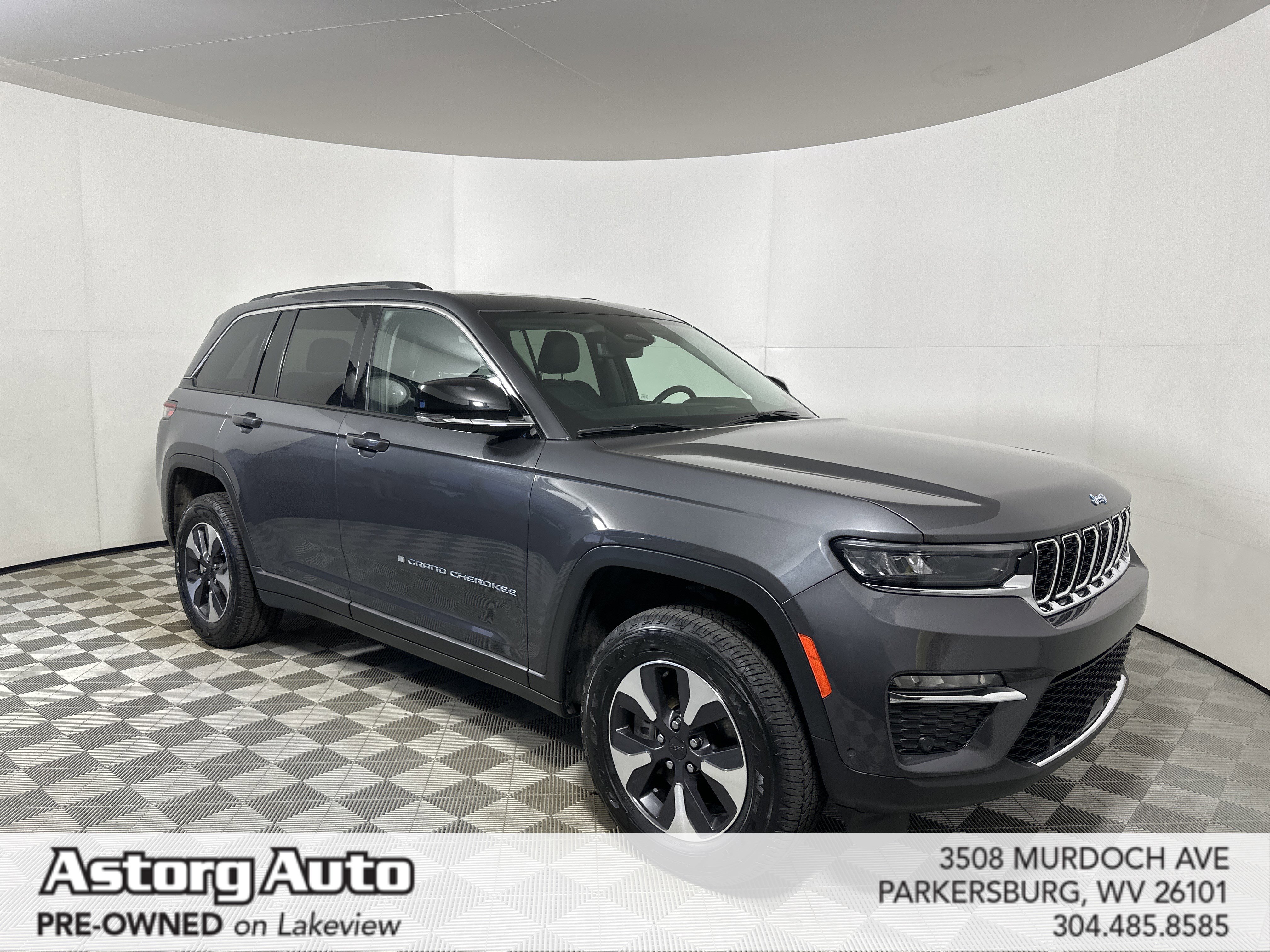 2022 Jeep Grand Cherokee 4xe's photo