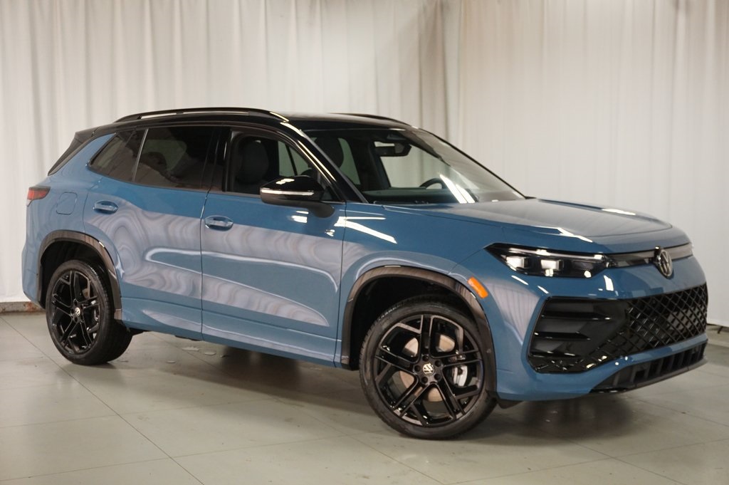 2025 Volkswagen Tiguan SE R-Line Black photo 2