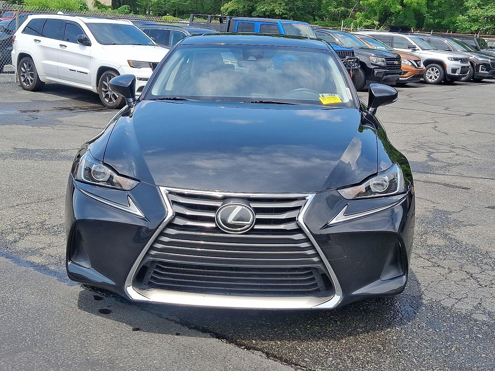 2018 Lexus IS 300 photo 2