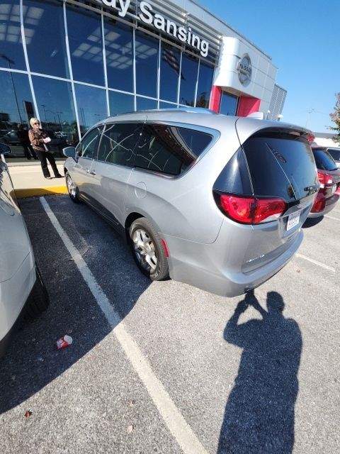 2019 Chrysler Pacifica Limited photo 2