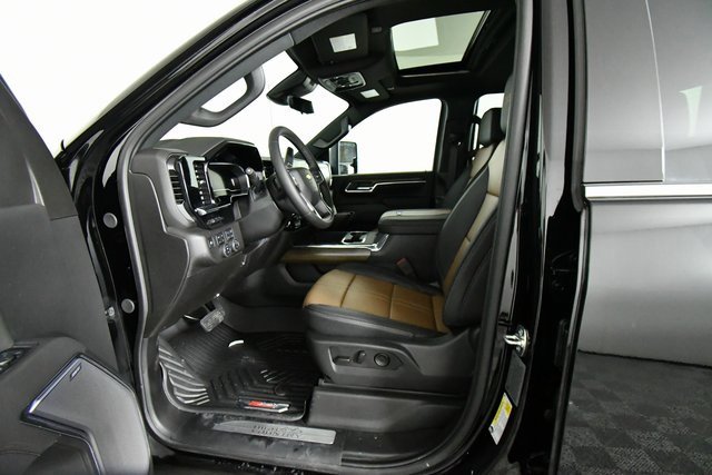 2025 Chevrolet Silverado 3500HD High Country photo 4