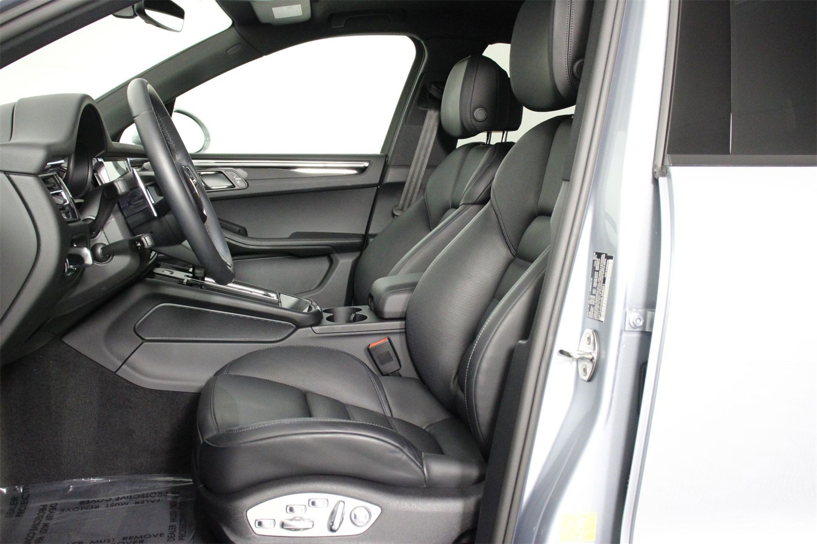 2025 Porsche Macan photo 5