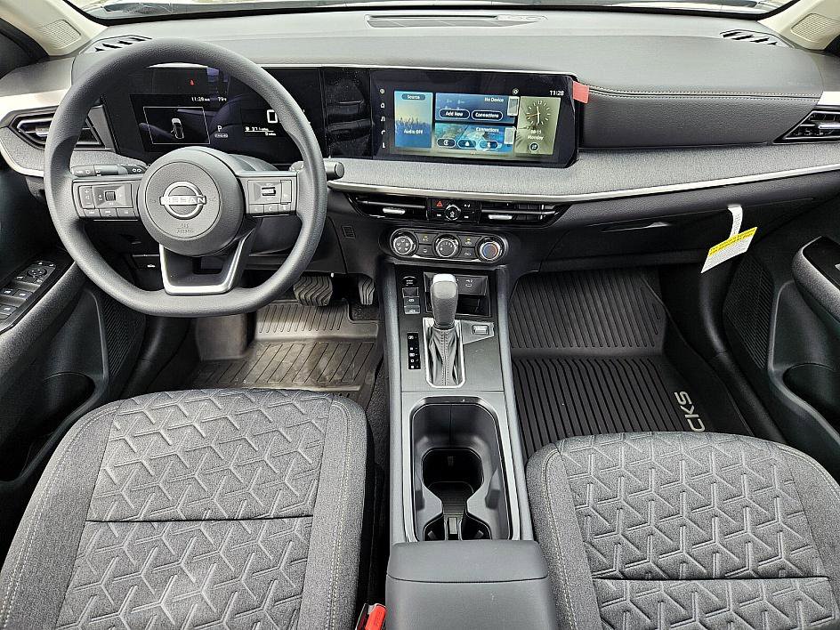2025 Nissan Kicks SV photo 8