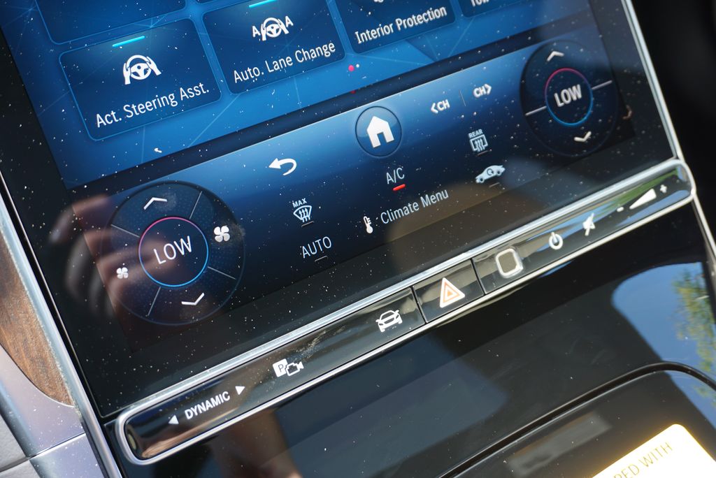 2025 Mercedes Benz C 300 photo 34