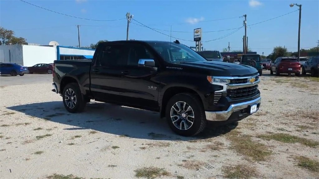 2026 Chevrolet Silverado 1500 LT photo 2