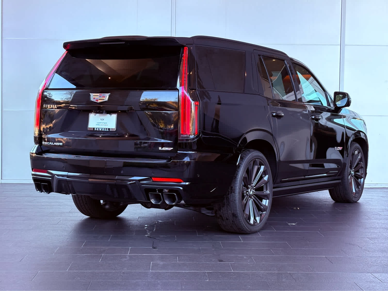 2025 Cadillac Escalade V-Series photo 2