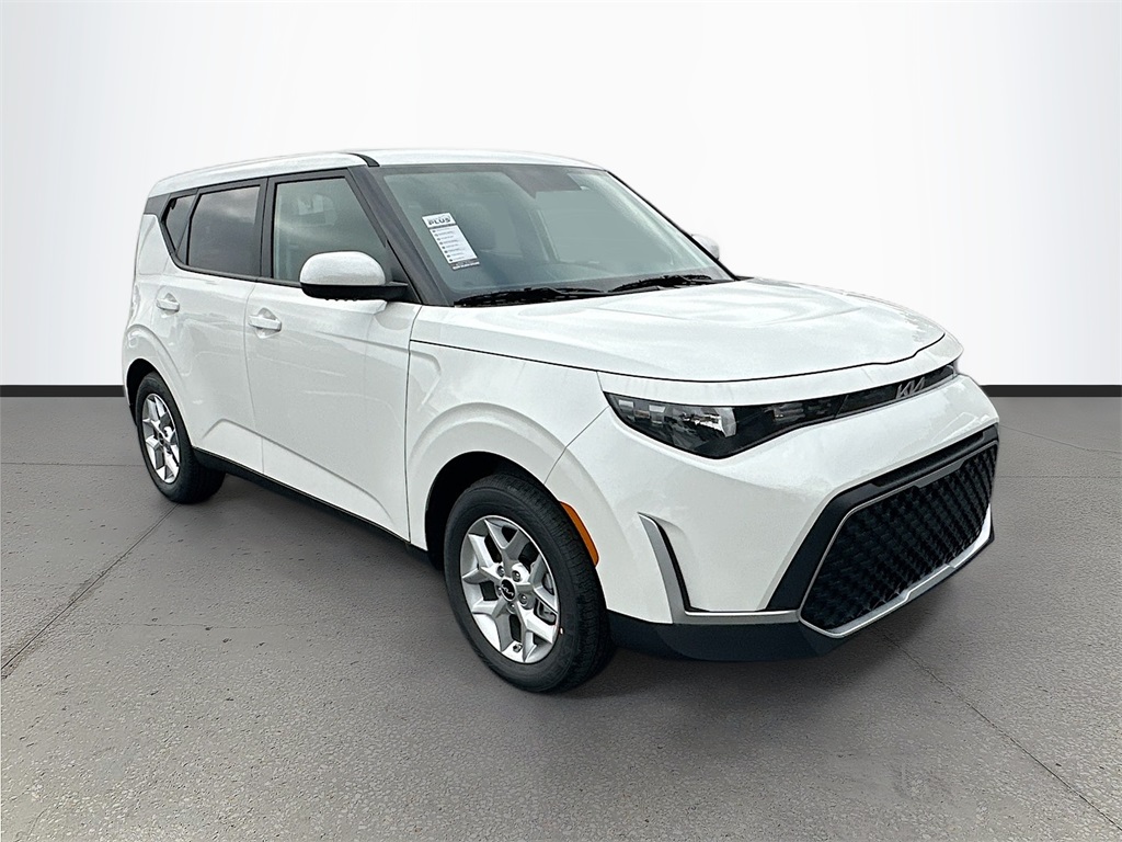 2025 Kia Soul LX's photo