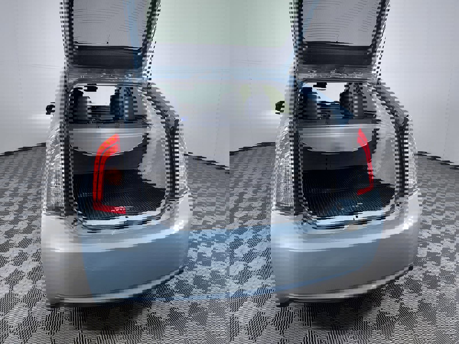 2015 Toyota Prius Four photo 21