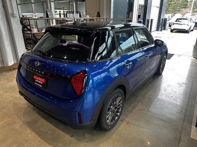 2025 Mini Cooper 4 Door Hardtop Signature photo 3