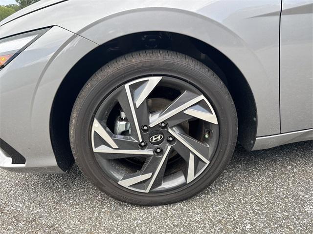 2025 Hyundai Elantra Hybrid Limited photo 11