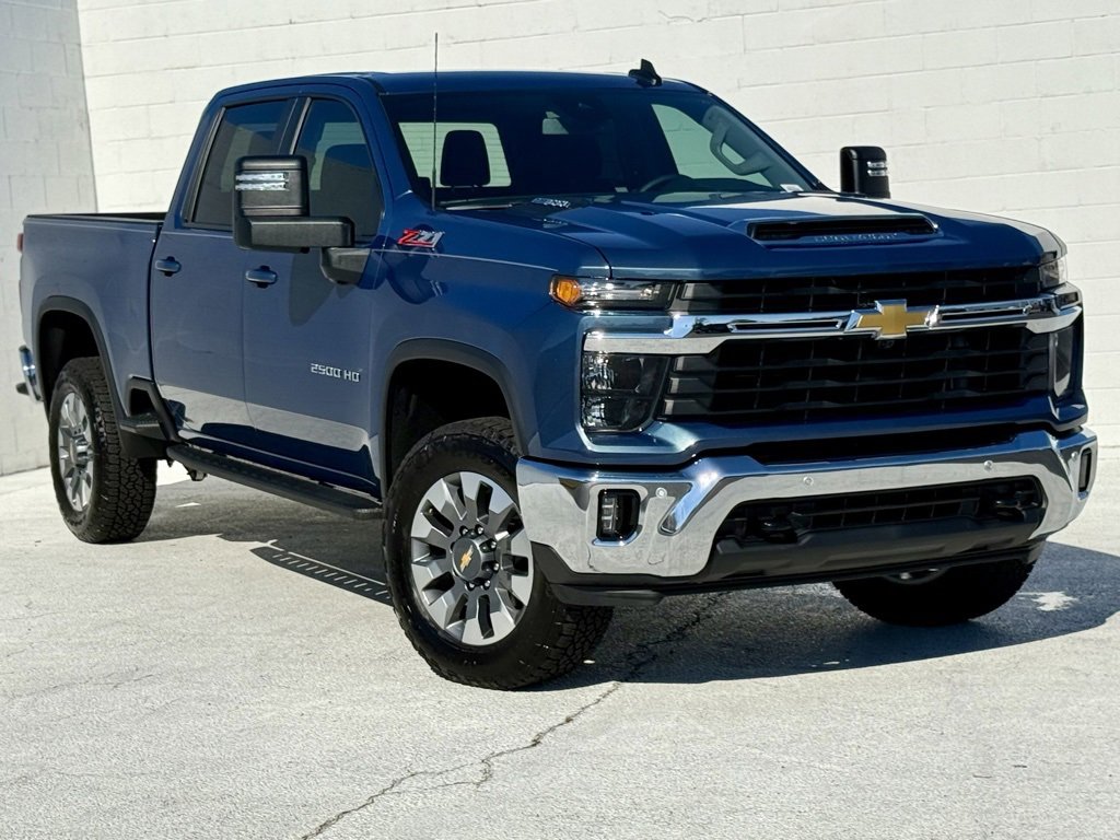 2026 Chevrolet Silverado 2500HD LT photo 2