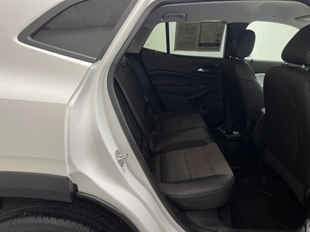 2025 Chevrolet Trax LT photo 3