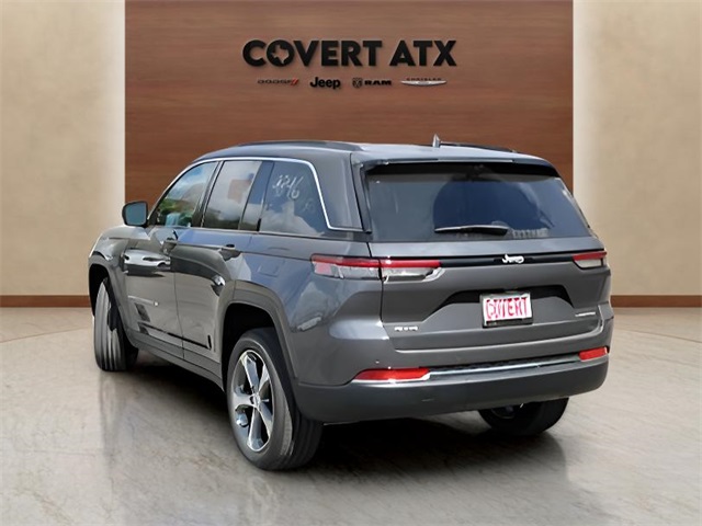 2025 Jeep Grand Cherokee Limited photo 3