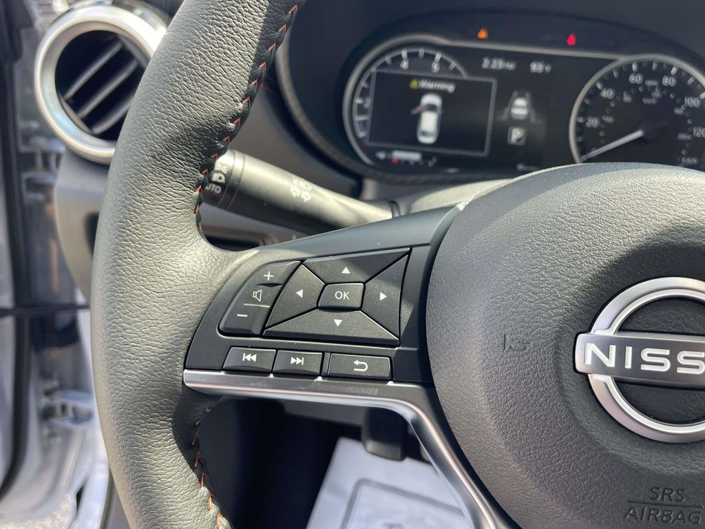 2025 Nissan Versa SR photo 19