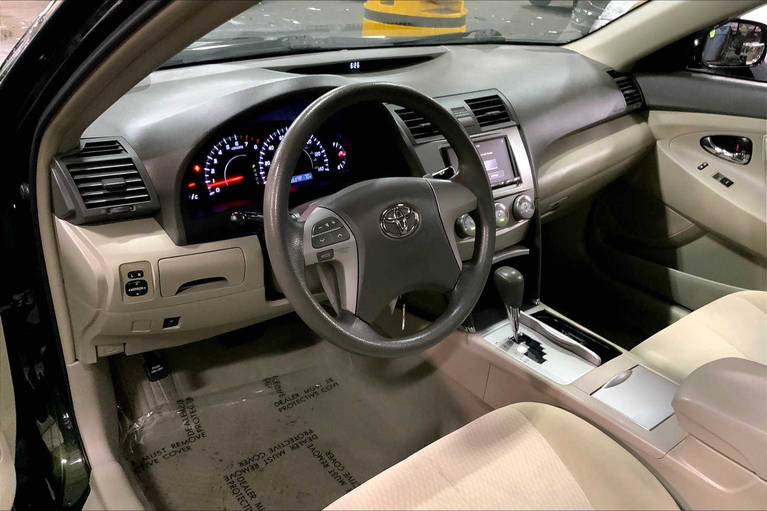 2011 Toyota Camry LE photo 16