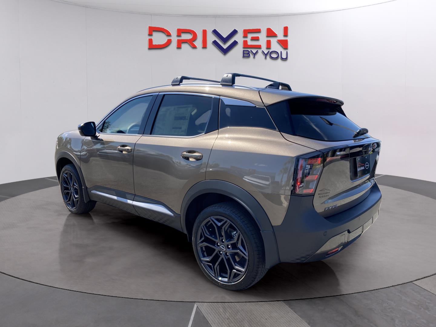 2026 Nissan Kicks SR photo 3