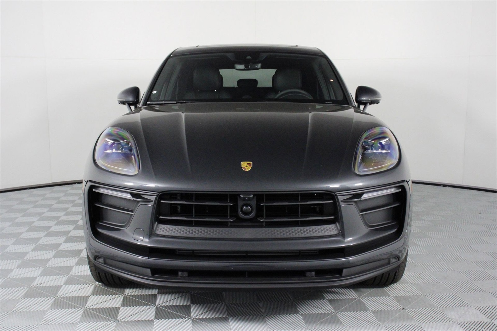 2026 Porsche Macan T photo 10