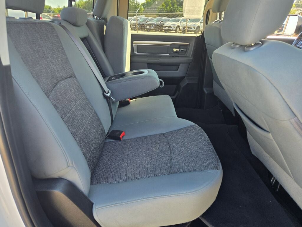 2019 Ram 1500 Classic SLT photo 6