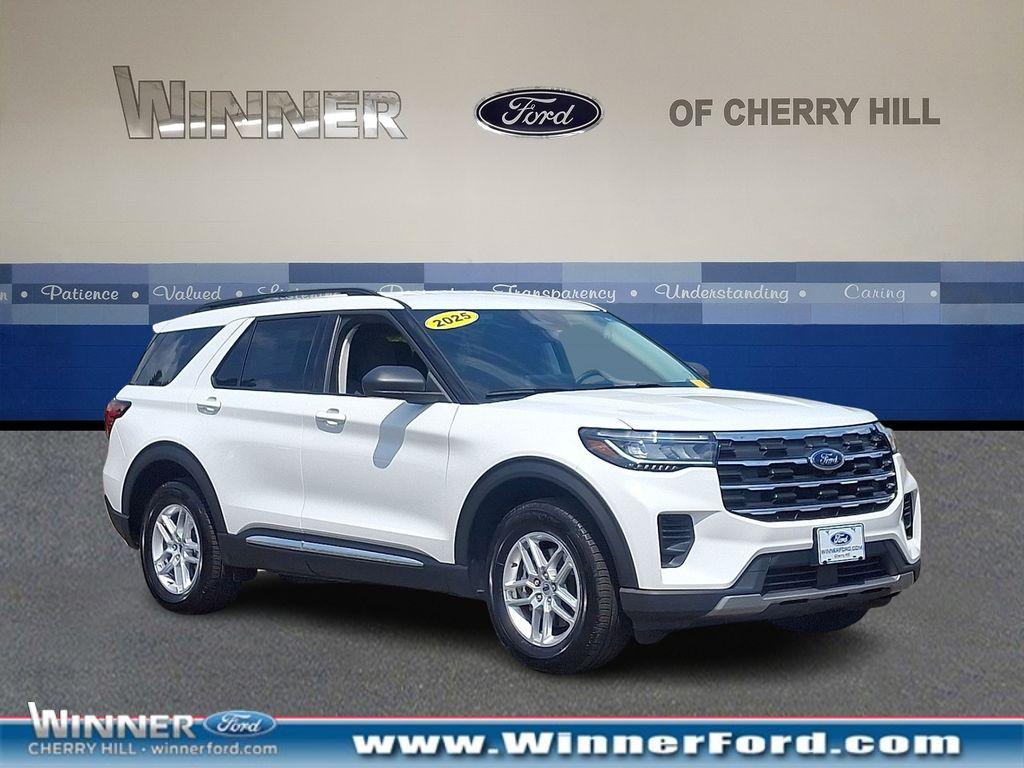 2025 Ford Explorer Active's photo