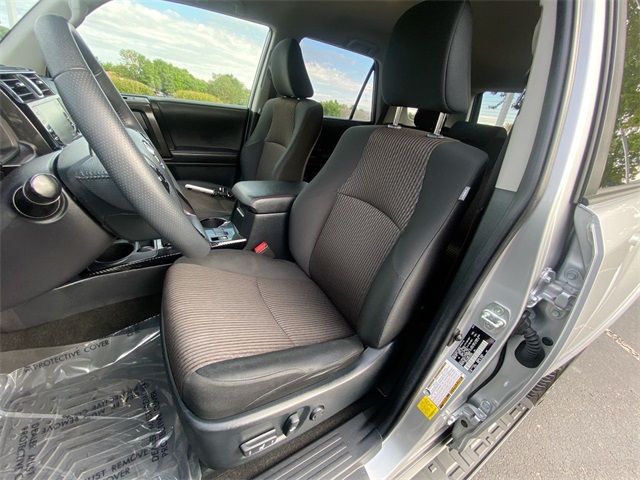 2023 Toyota 4Runner TRD Off-Road photo 2