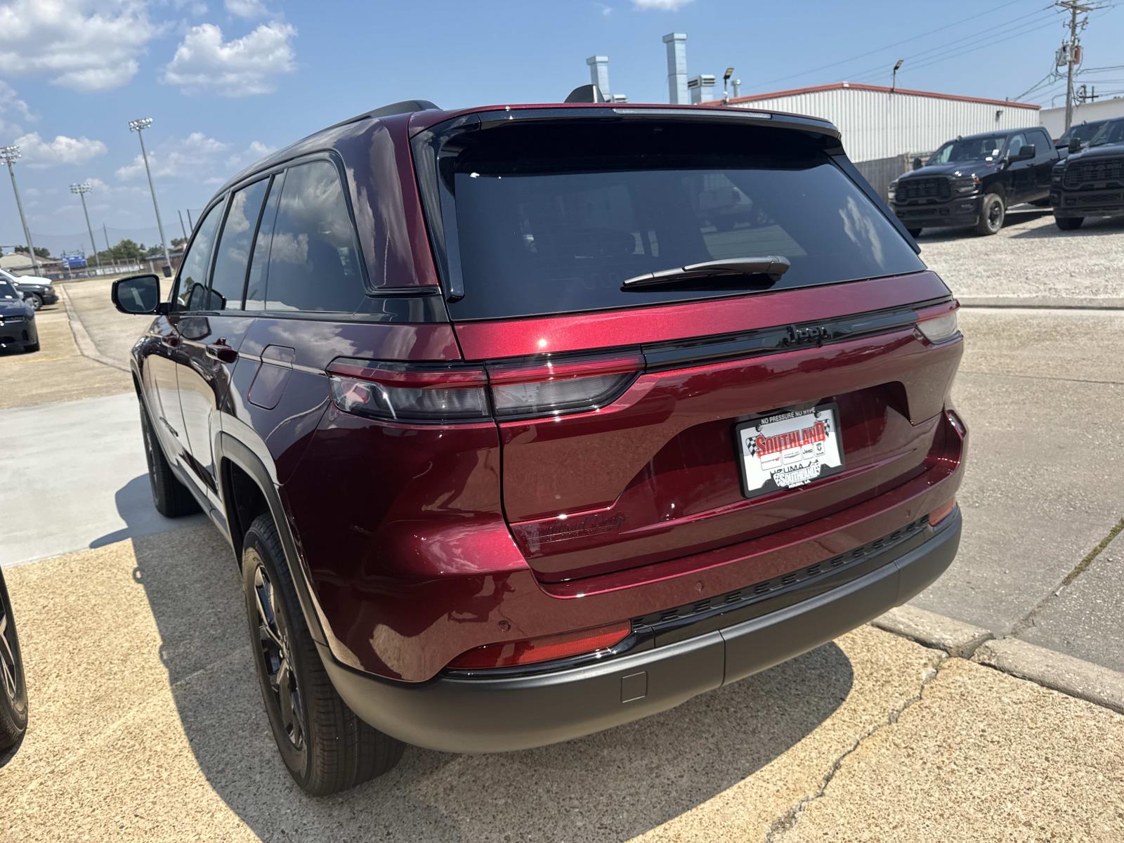 2025 Jeep Grand Cherokee Altitude photo 4