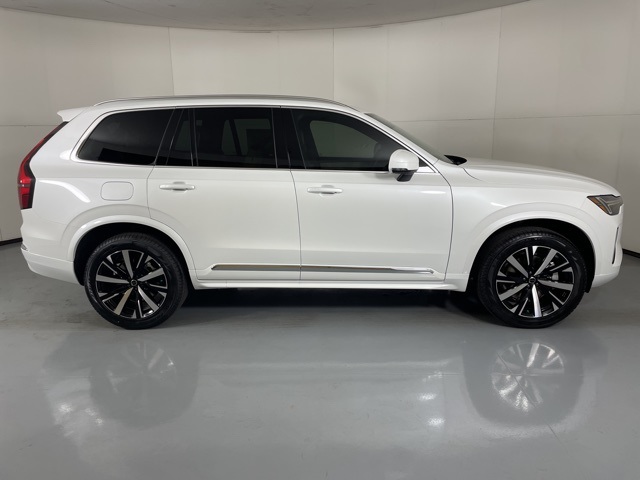 2026 Volvo XC90 B5 AWD Core photo 9