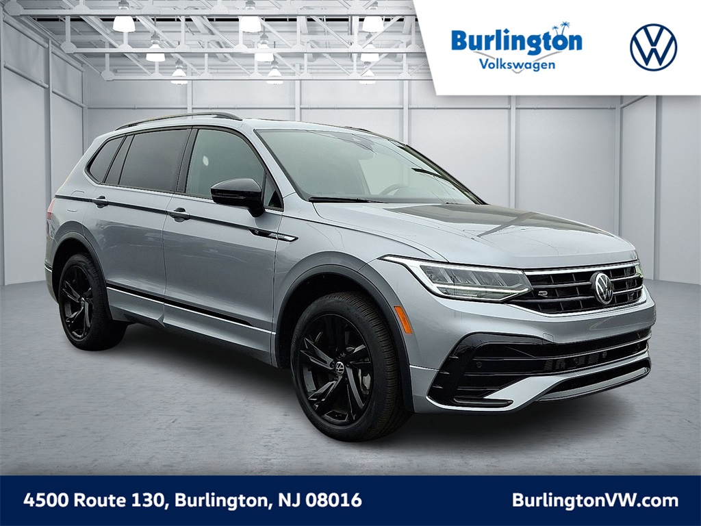2024 Volkswagen Tiguan SE R-LINE BLACK's photo