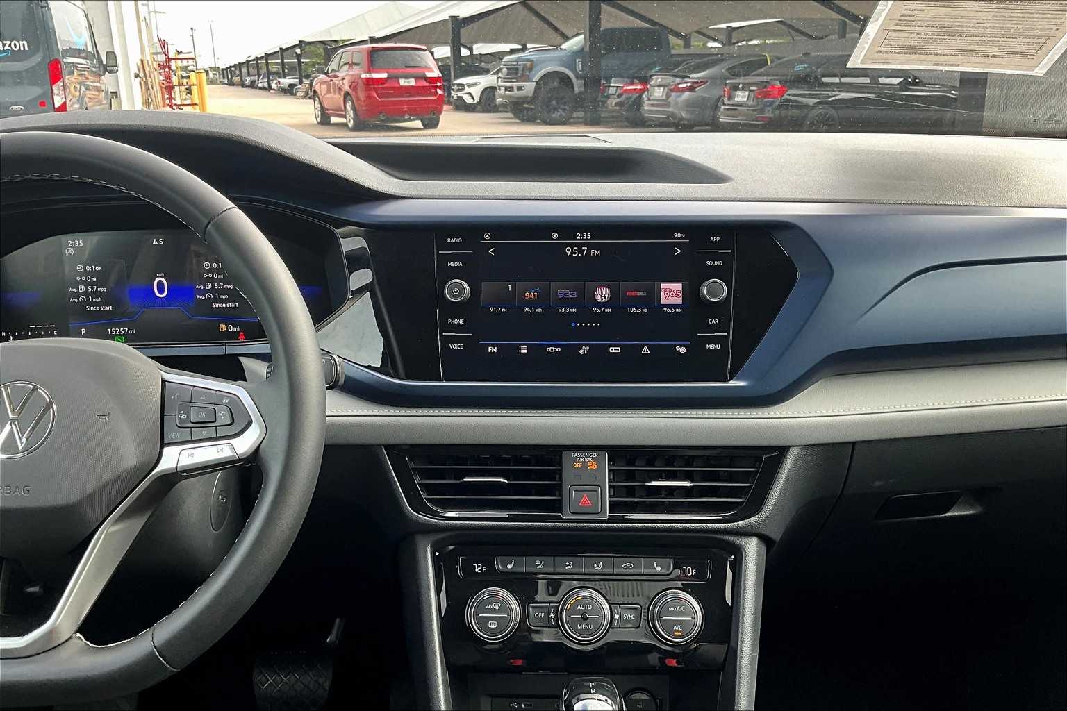 2024 Volkswagen Taos SE photo 6
