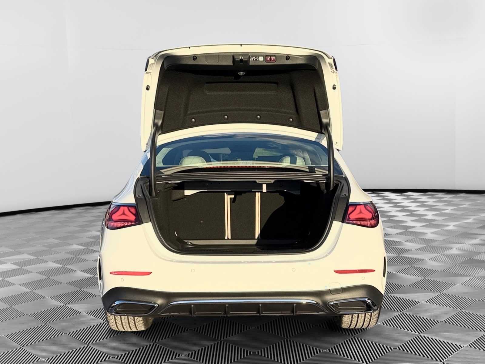 2025 Mercedes Benz E 350 photo 4