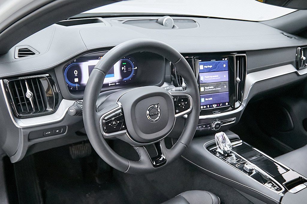 2023 VOLVO S60 - Image 15