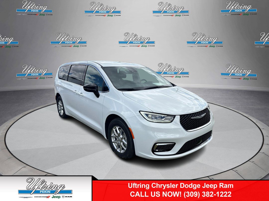 2026 Chrysler Pacifica Select's photo