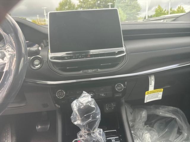 2026 Jeep Compass Latitude photo 2