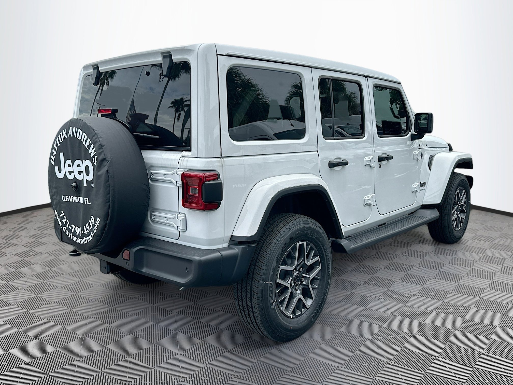 2025 Jeep Wrangler Sahara photo 4