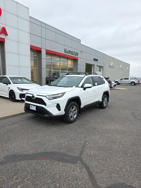 2025 Toyota RAV4 XLE's photo