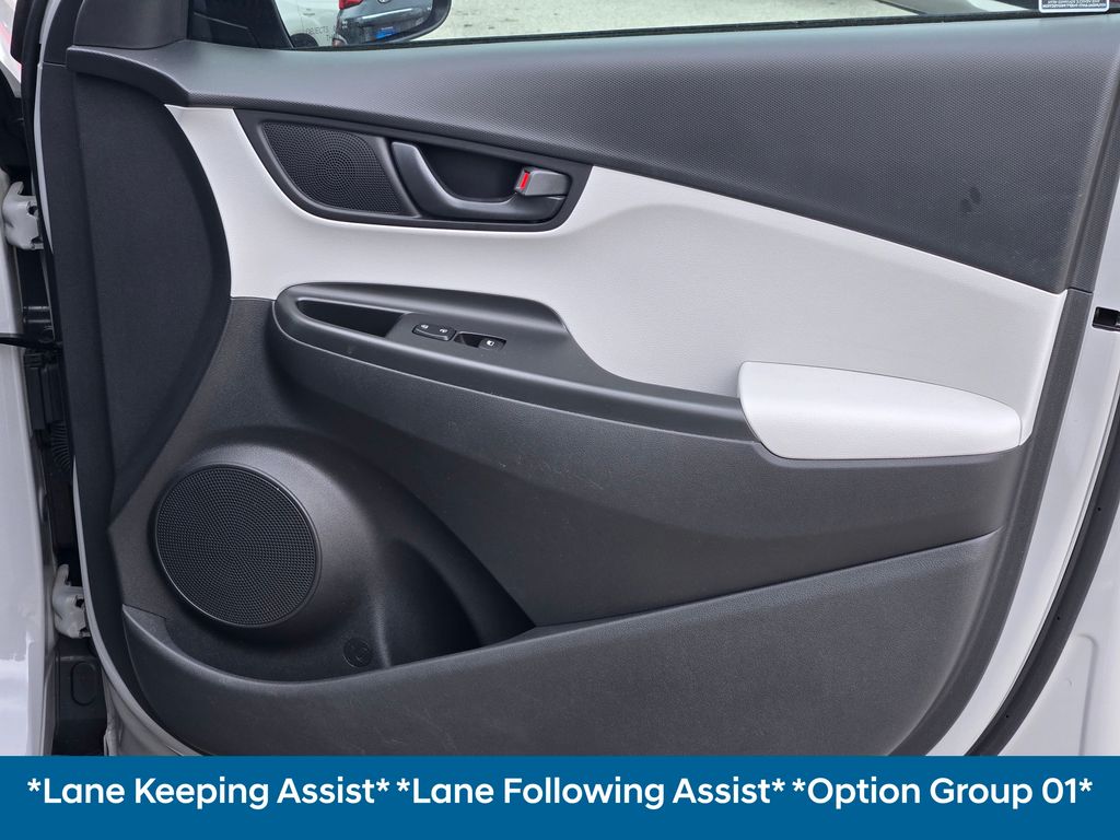 2022 Hyundai Kona SE photo 2