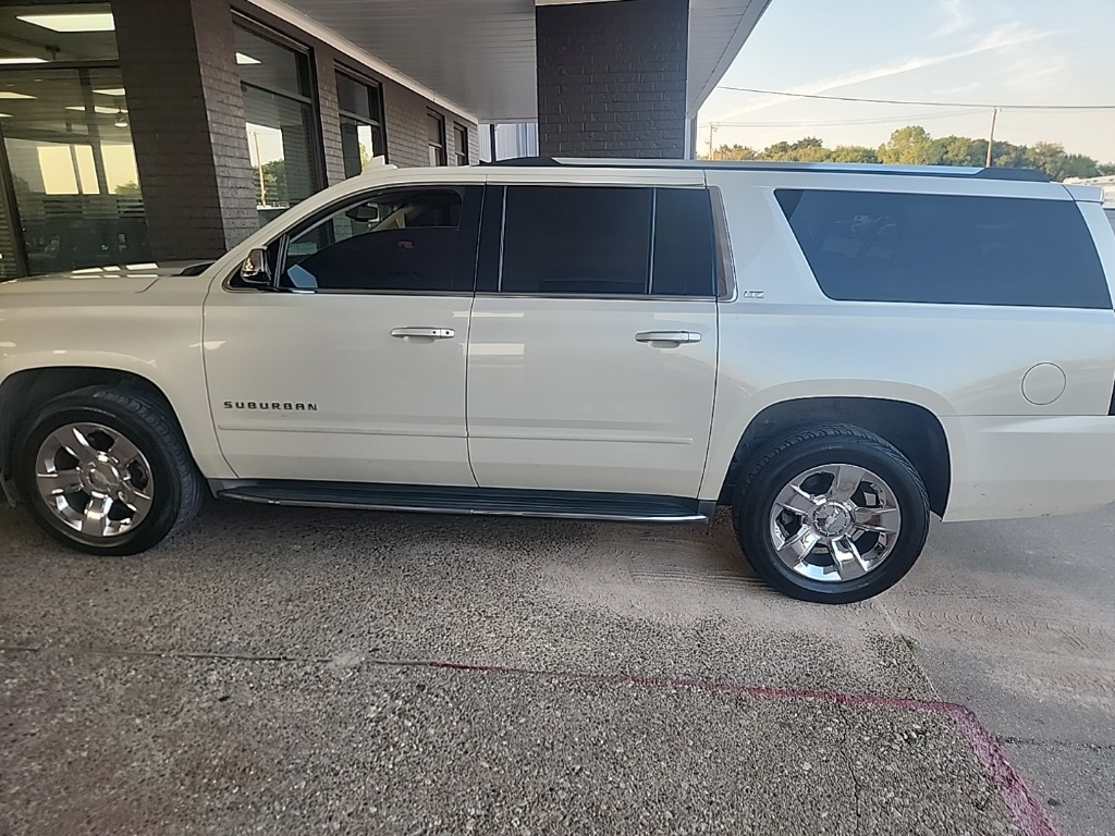 2015 Chevrolet Suburban LTZ photo 2